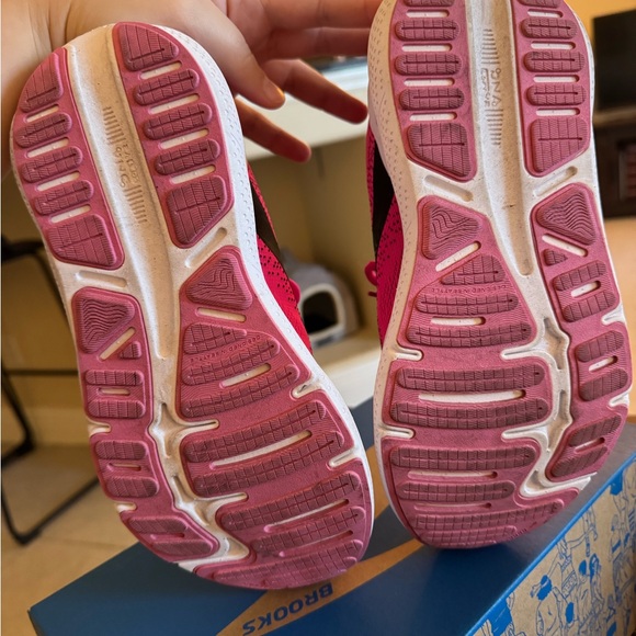 Brooks Women's Ghost Max Pink Running Shoes - Picture 7 of 9